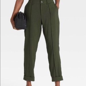 High Rise Slim straight pants size 6